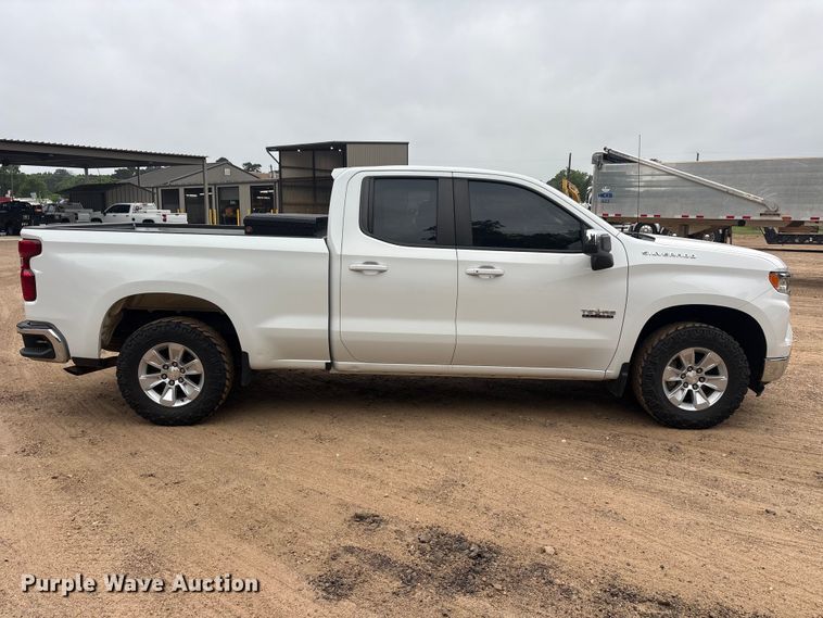 image for item ET2002 2022 Chevrolet Silverado 1500 Ext. Cab pickup truck