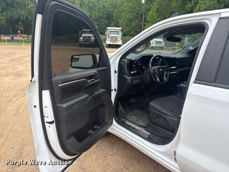 image for item ET2002 2022 Chevrolet Silverado 1500 Ext. Cab pickup truck