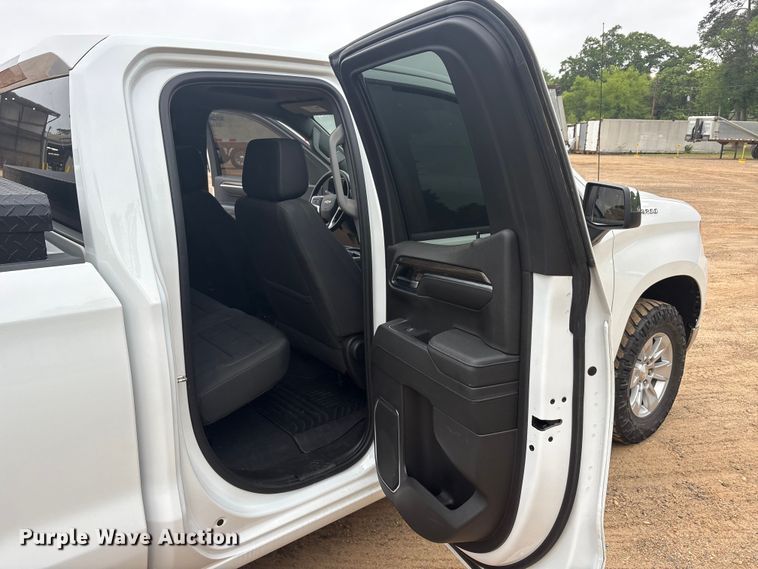 image for item ET2002 2022 Chevrolet Silverado 1500 Ext. Cab pickup truck