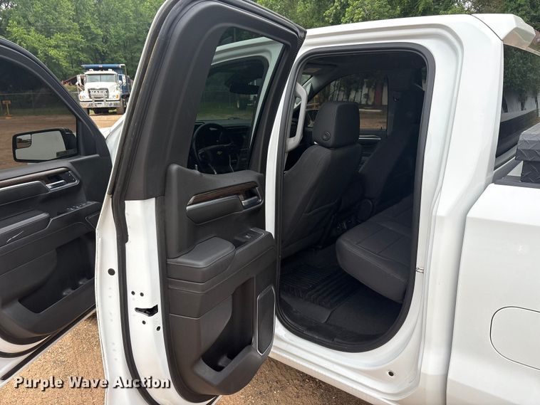 image for item ET2002 2022 Chevrolet Silverado 1500 Ext. Cab pickup truck