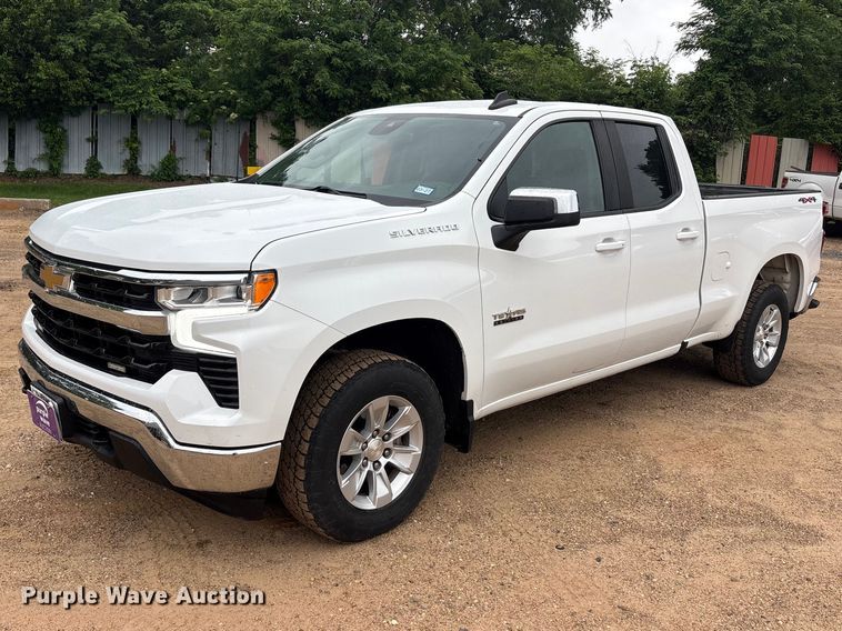image for item ET2004 2022 Chevrolet Silverado 1500 Ext. Cab pickup truck