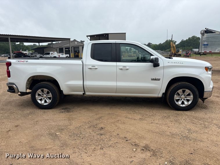 image for item ET2004 2022 Chevrolet Silverado 1500 Ext. Cab pickup truck