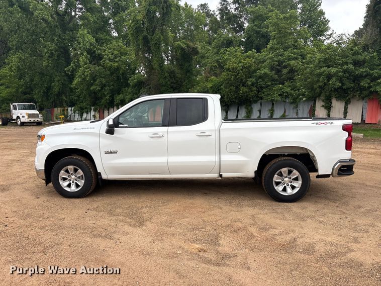 image for item ET2004 2022 Chevrolet Silverado 1500 Ext. Cab pickup truck