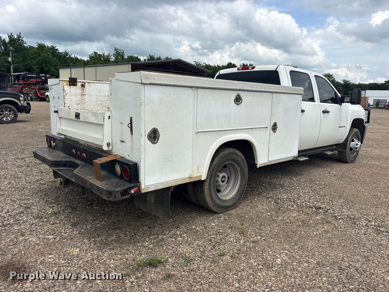 image for item ET2133 2013 Chevrolet Silverado 3500HD Crew Cab utility bed pickup truck