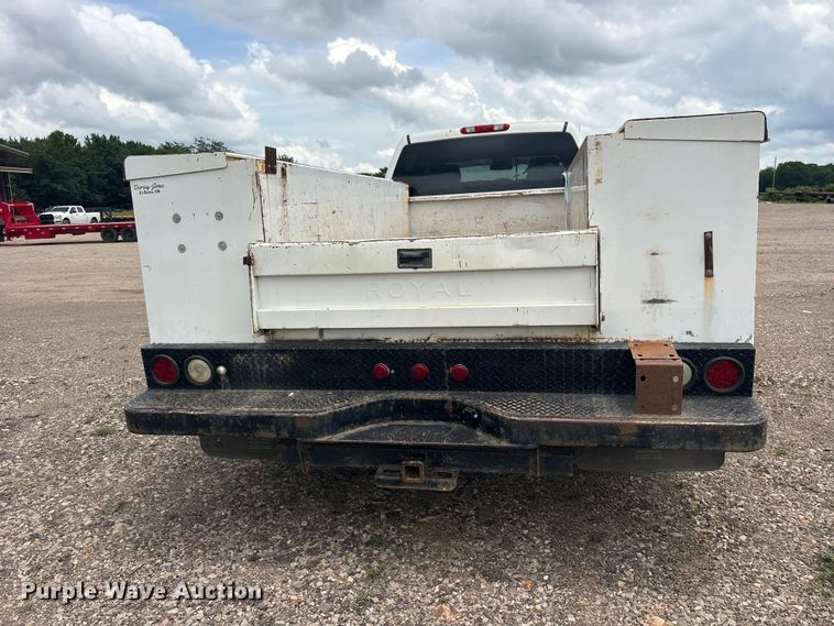 image for item ET2133 2013 Chevrolet Silverado 3500HD Crew Cab utility bed pickup truck