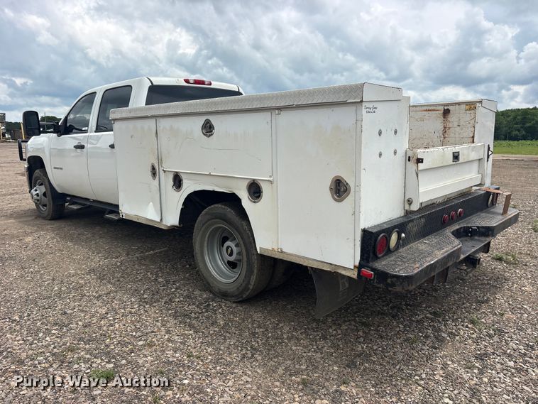 image for item ET2133 2013 Chevrolet Silverado 3500HD Crew Cab utility bed pickup truck