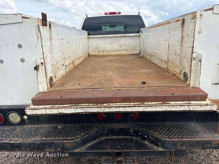 image for item ET2133 2013 Chevrolet Silverado 3500HD Crew Cab utility bed pickup truck