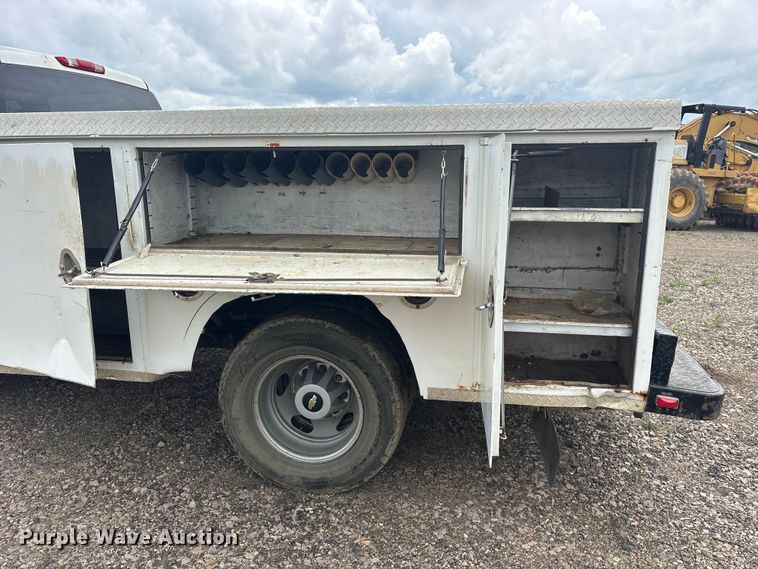 image for item ET2133 2013 Chevrolet Silverado 3500HD Crew Cab utility bed pickup truck