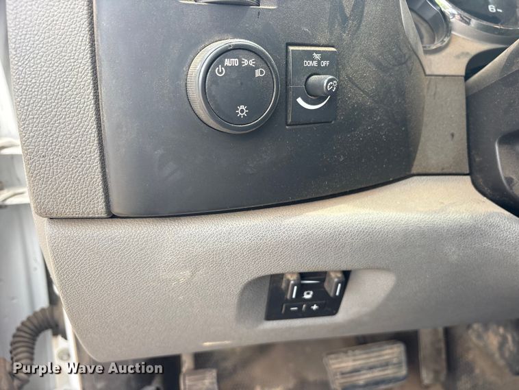 image for item ET2133 2013 Chevrolet Silverado 3500HD Crew Cab utility bed pickup truck