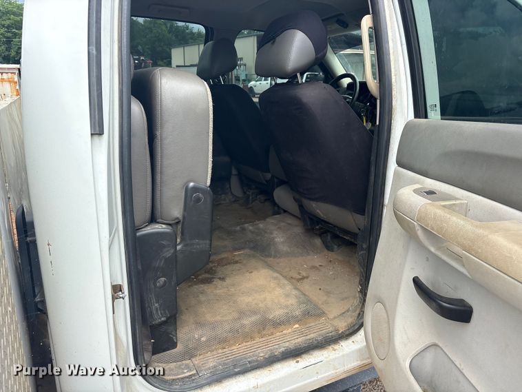 image for item ET2133 2013 Chevrolet Silverado 3500HD Crew Cab utility bed pickup truck