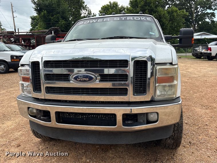image for item ET2158 2010 Ford F350 Crew Cab pickup truck