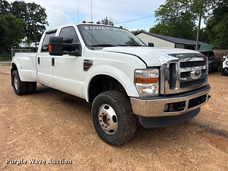 image for item ET2158 2010 Ford F350 Crew Cab pickup truck