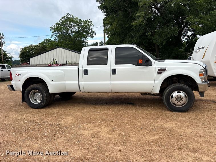 image for item ET2158 2010 Ford F350 Crew Cab pickup truck
