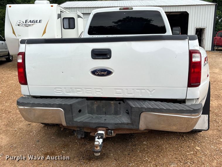image for item ET2158 2010 Ford F350 Crew Cab pickup truck