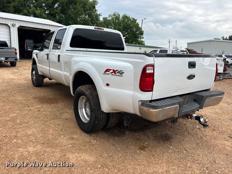 image for item ET2158 2010 Ford F350 Crew Cab pickup truck