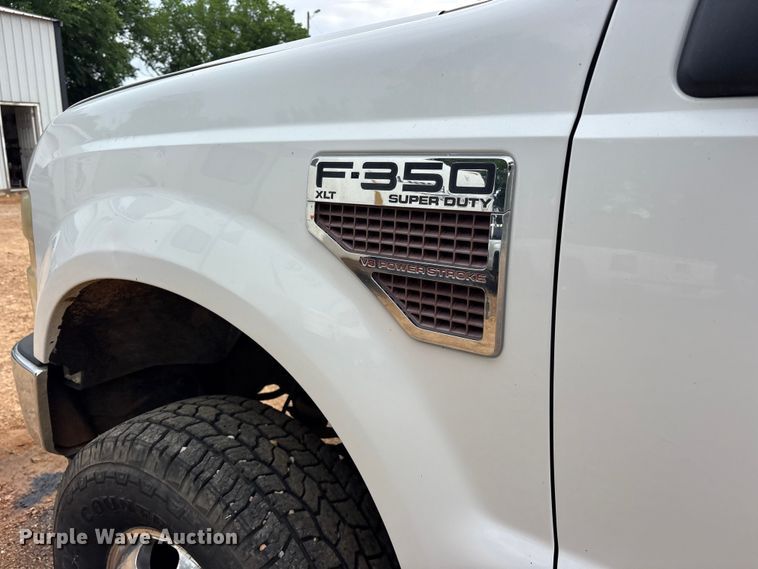 image for item ET2158 2010 Ford F350 Crew Cab pickup truck