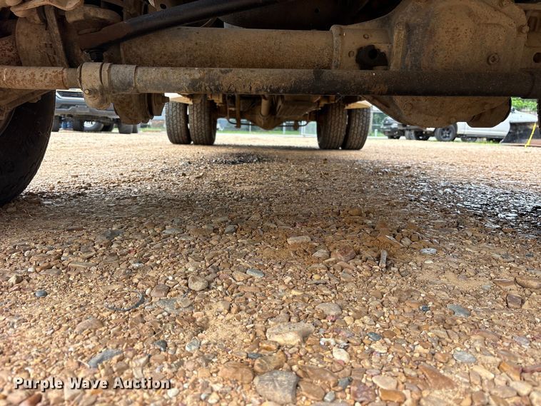 image for item ET2158 2010 Ford F350 Crew Cab pickup truck