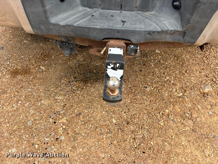 image for item ET2158 2010 Ford F350 Crew Cab pickup truck