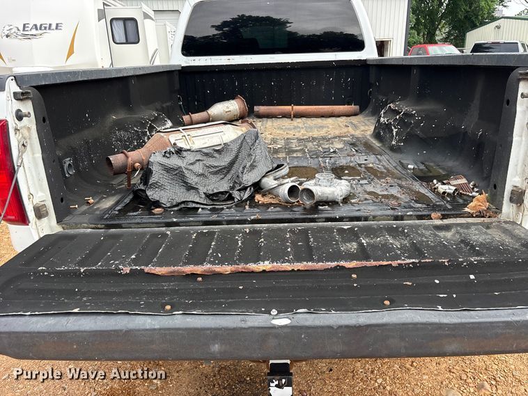 image for item ET2158 2010 Ford F350 Crew Cab pickup truck