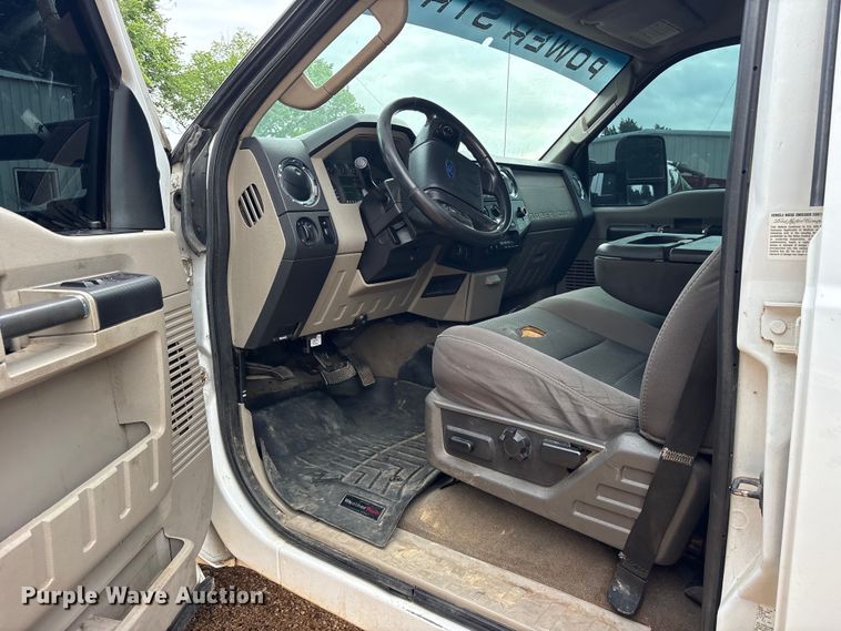 image for item ET2158 2010 Ford F350 Crew Cab pickup truck