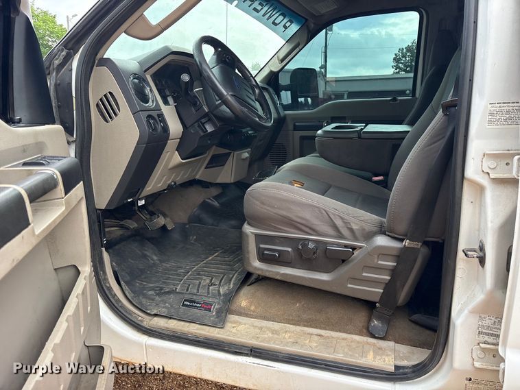 image for item ET2158 2010 Ford F350 Crew Cab pickup truck