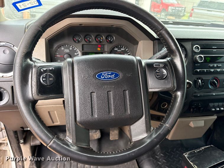 image for item ET2158 2010 Ford F350 Crew Cab pickup truck