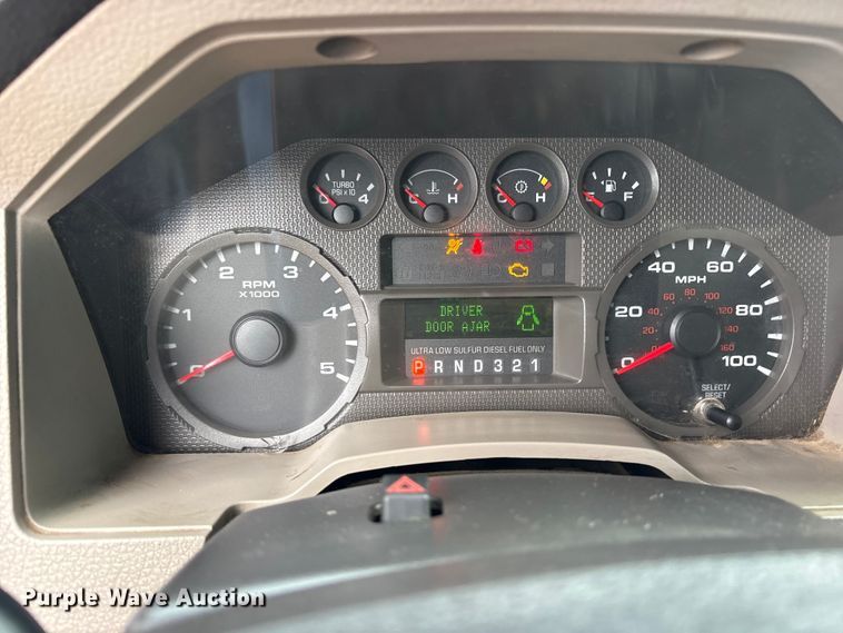 image for item ET2158 2010 Ford F350 Crew Cab pickup truck