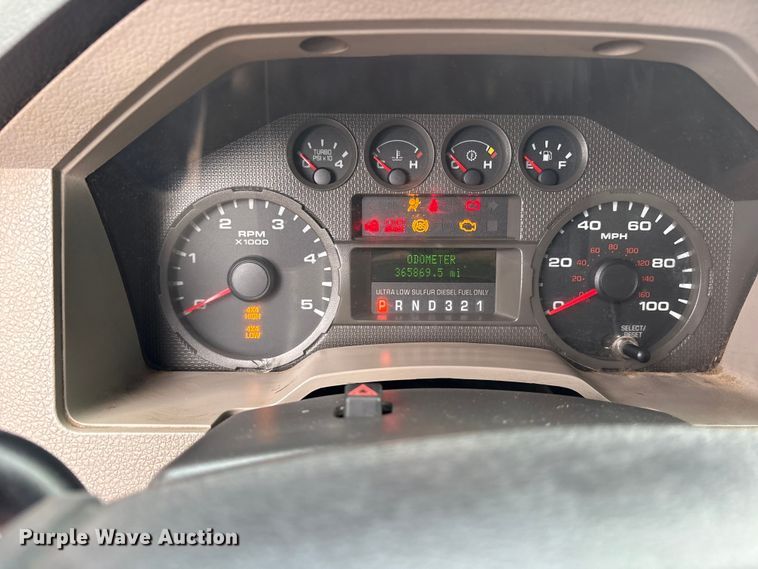 image for item ET2158 2010 Ford F350 Crew Cab pickup truck