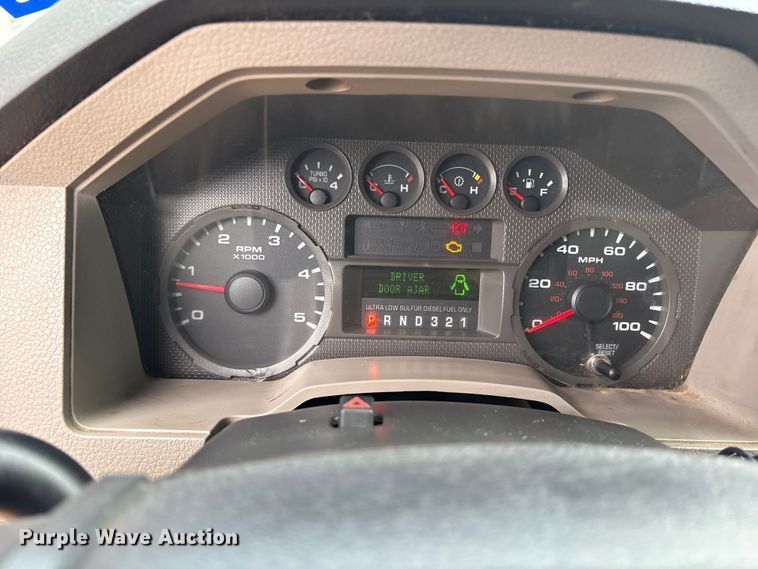 image for item ET2158 2010 Ford F350 Crew Cab pickup truck