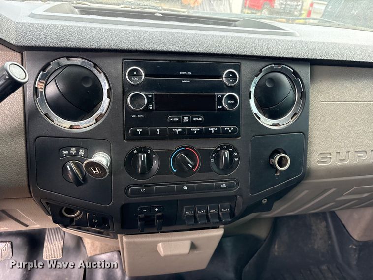 image for item ET2158 2010 Ford F350 Crew Cab pickup truck