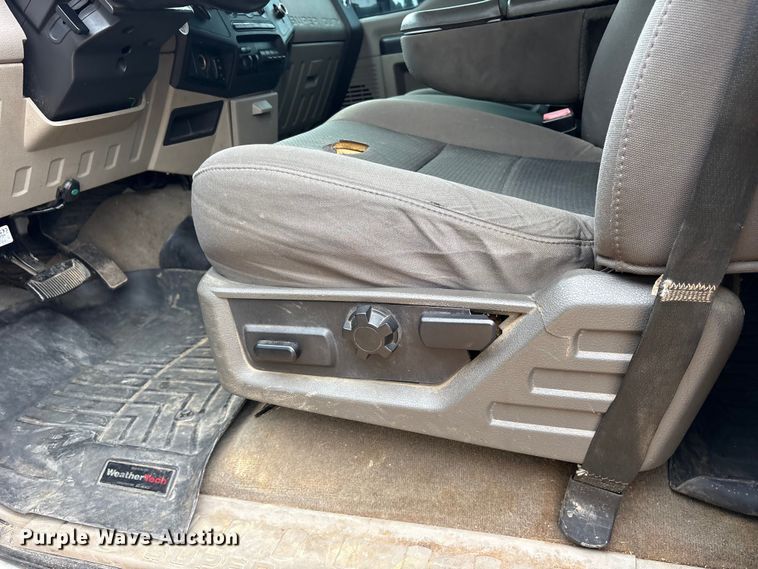 image for item ET2158 2010 Ford F350 Crew Cab pickup truck