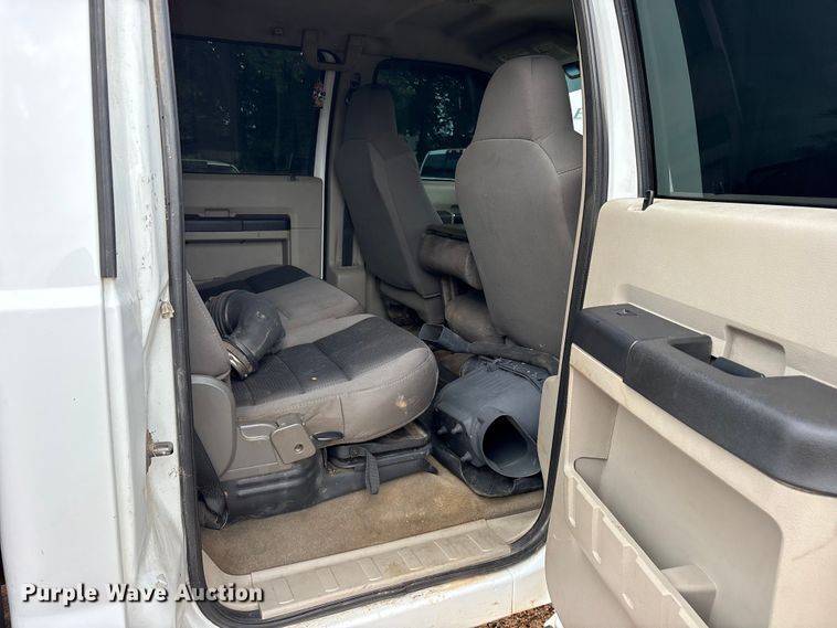 image for item ET2158 2010 Ford F350 Crew Cab pickup truck