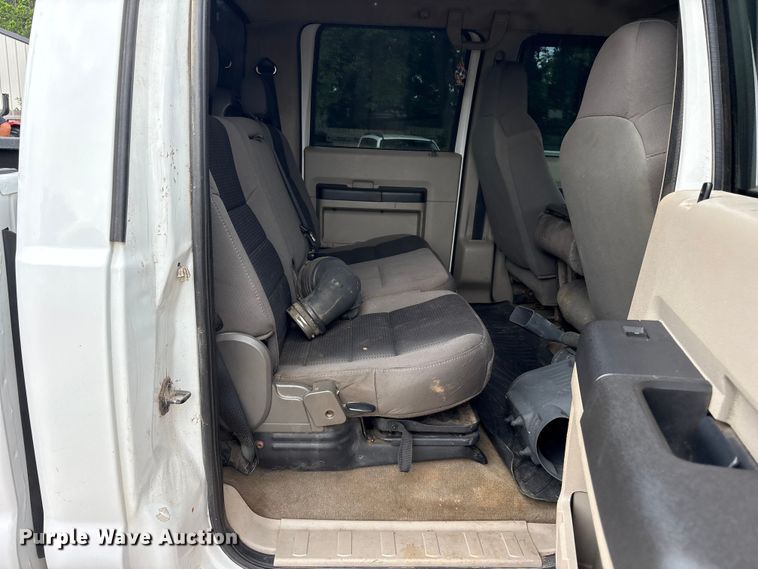 image for item ET2158 2010 Ford F350 Crew Cab pickup truck