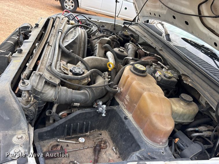 image for item ET2158 2010 Ford F350 Crew Cab pickup truck