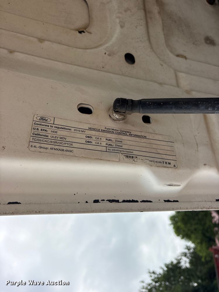 image for item ET2158 2010 Ford F350 Crew Cab pickup truck