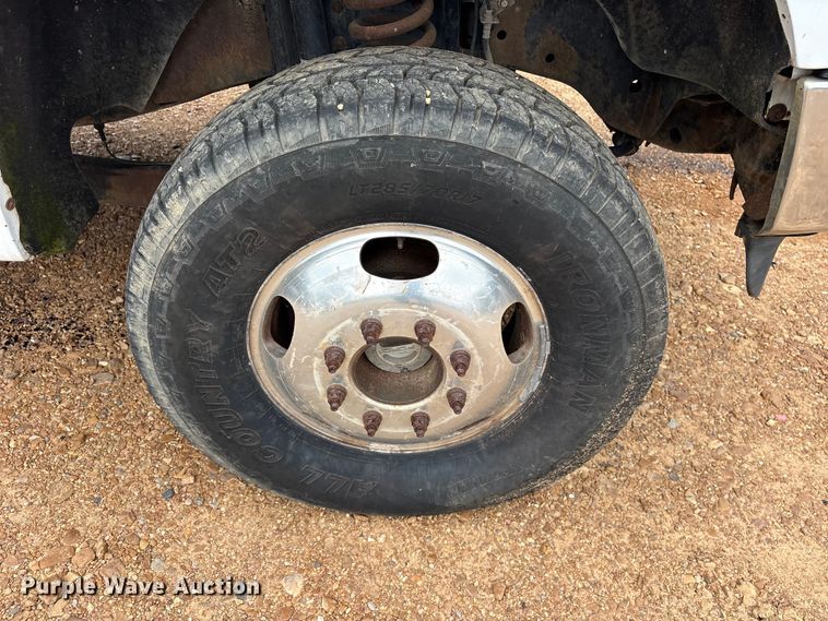 image for item ET2158 2010 Ford F350 Crew Cab pickup truck