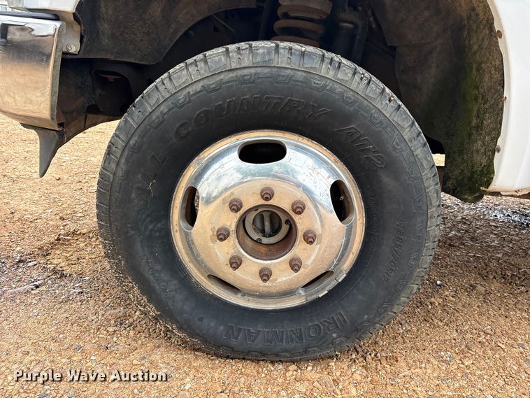 image for item ET2158 2010 Ford F350 Crew Cab pickup truck