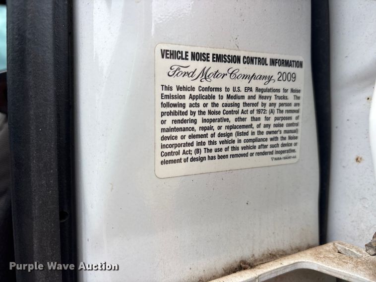 image for item ET2158 2010 Ford F350 Crew Cab pickup truck