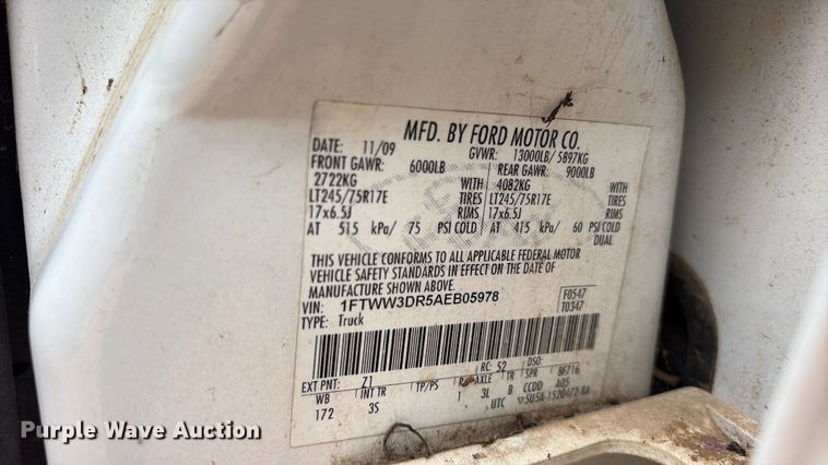 image for item ET2158 2010 Ford F350 Crew Cab pickup truck