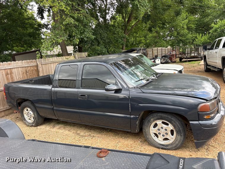 image for item ET2159 1999 GMC Sierra 1500 Ext. Cab pickup truck