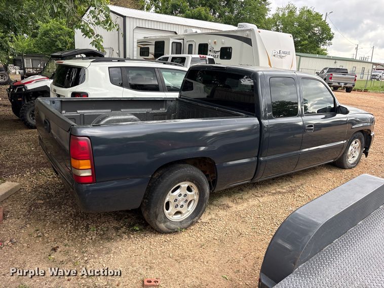 image for item ET2159 1999 GMC Sierra 1500 Ext. Cab pickup truck