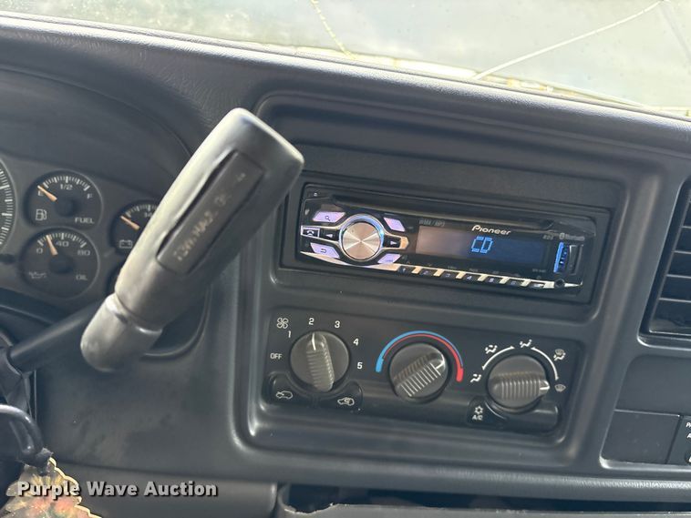 image for item ET2159 1999 GMC Sierra 1500 Ext. Cab pickup truck