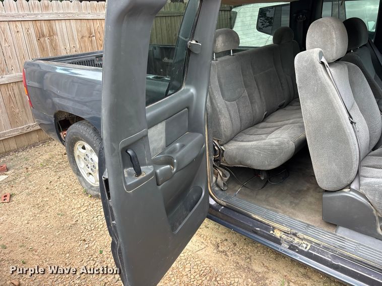image for item ET2159 1999 GMC Sierra 1500 Ext. Cab pickup truck
