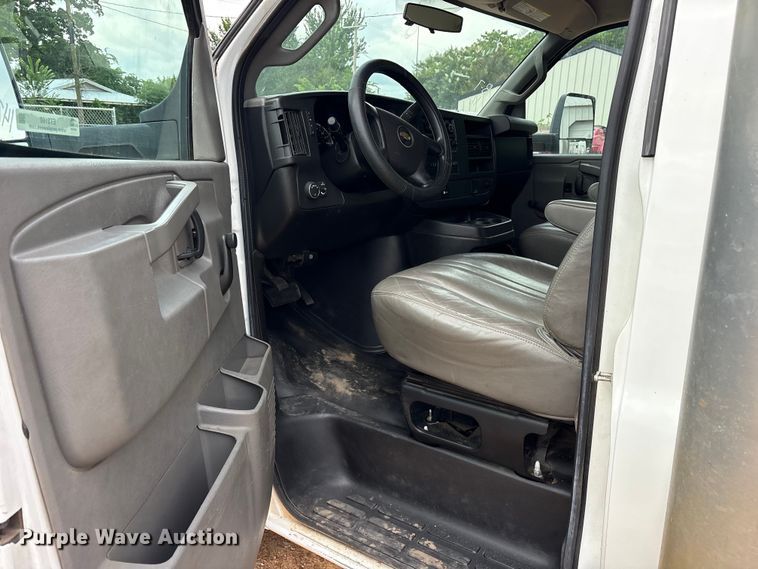 image for item ET2160 2016 Chevrolet Express box truck