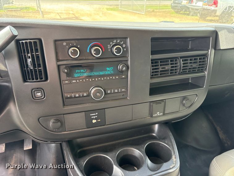 image for item ET2160 2016 Chevrolet Express box truck