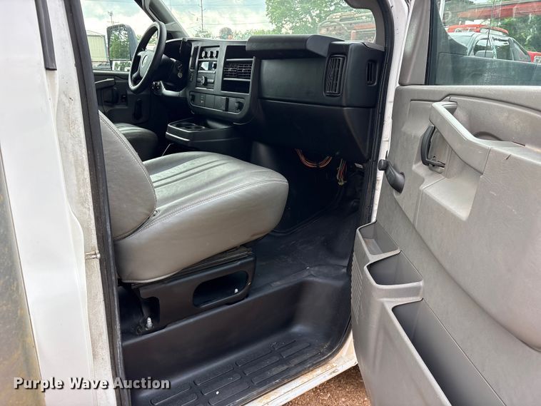 image for item ET2160 2016 Chevrolet Express box truck