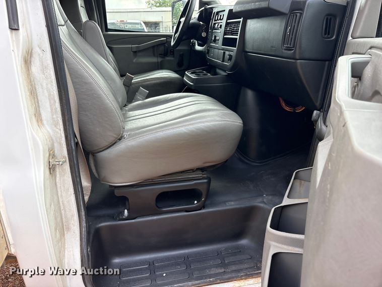 image for item ET2160 2016 Chevrolet Express box truck