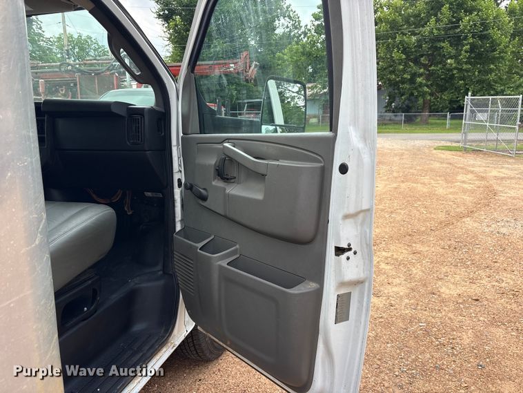 image for item ET2160 2016 Chevrolet Express box truck