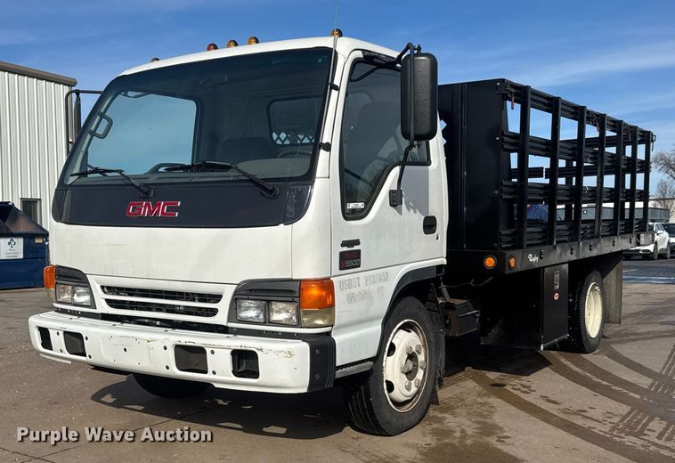image for item ET4452 2001 GMC W5500 flatbed truck