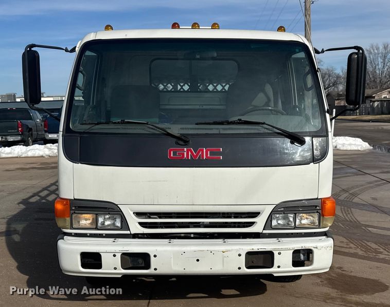 image for item ET4452 2001 GMC W5500 flatbed truck